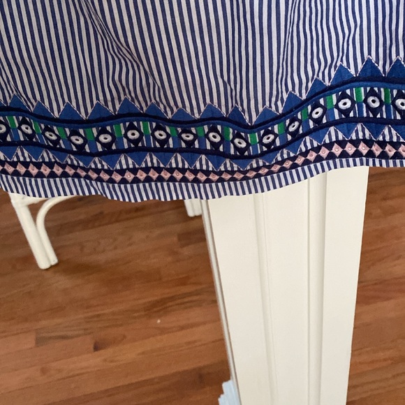 VINEYARD VINES Geo Prep Embroidered Open Neck Top - Picture 3 of 5